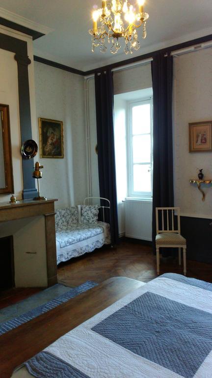 Bed and Breakfast Chateau De Bourrassol Menetrol Екстер'єр фото