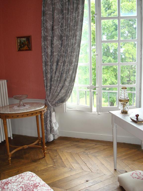 Bed and Breakfast Chateau De Bourrassol Menetrol Екстер'єр фото