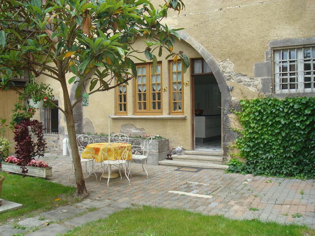 Bed and Breakfast Chateau De Bourrassol Menetrol Екстер'єр фото
