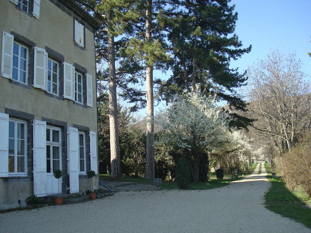 Bed and Breakfast Chateau De Bourrassol Menetrol Екстер'єр фото